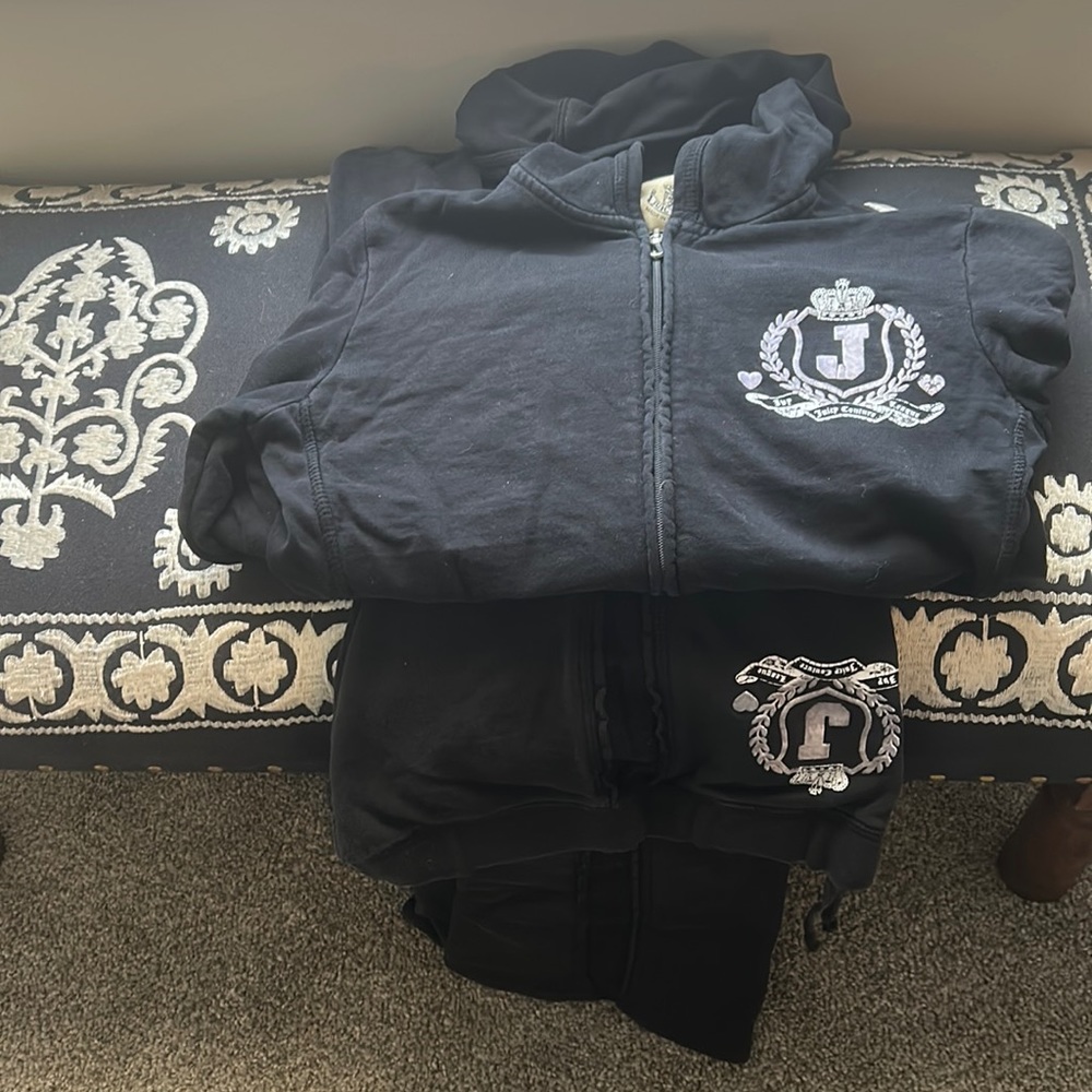 A really nice sweatsuit by juicy couture.
